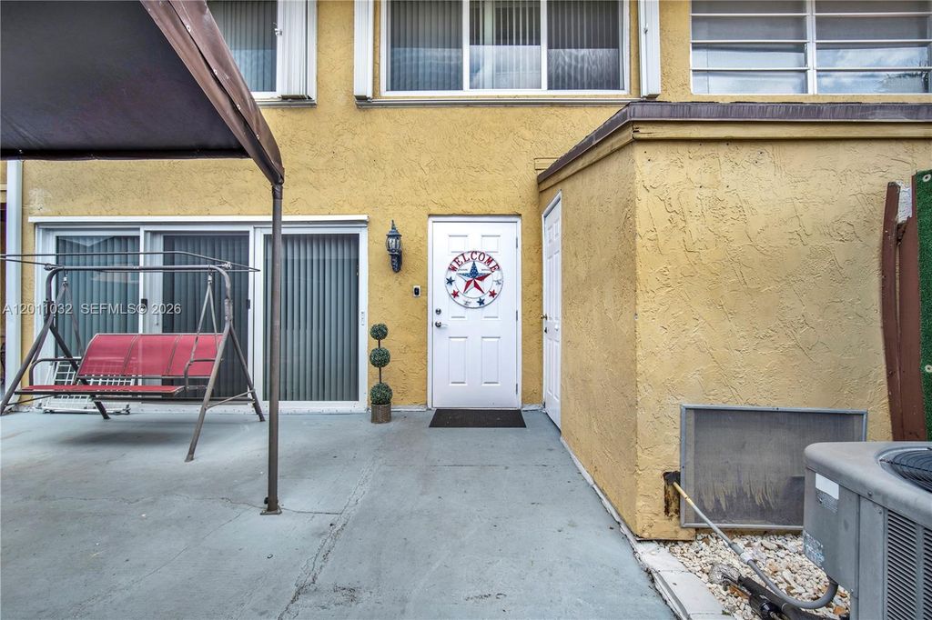 15460 SW 82nd Ln 403, Miami, FL 33193