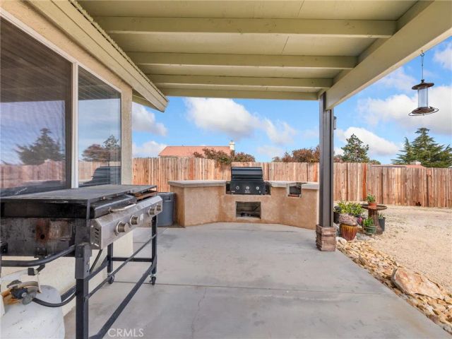 6791 Redwood Avenue, Hesperia, CA 92345