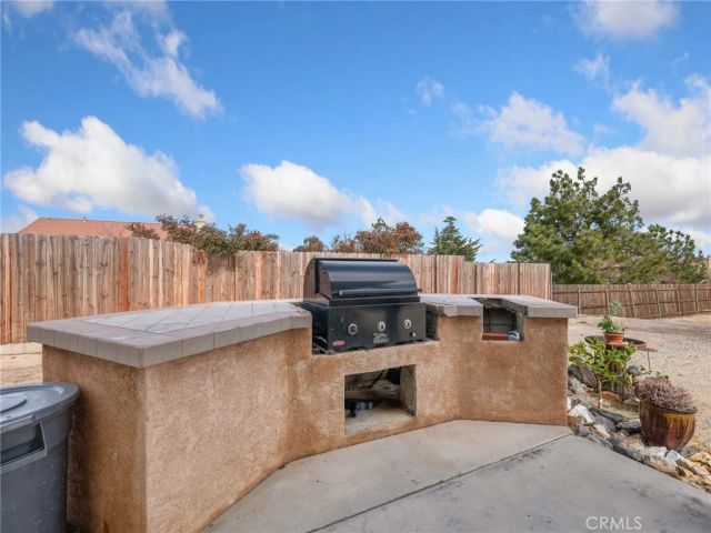 6791 Redwood Avenue, Hesperia, CA 92345