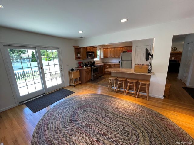 654 Alwick Avenue, West Islip, NY 11795
