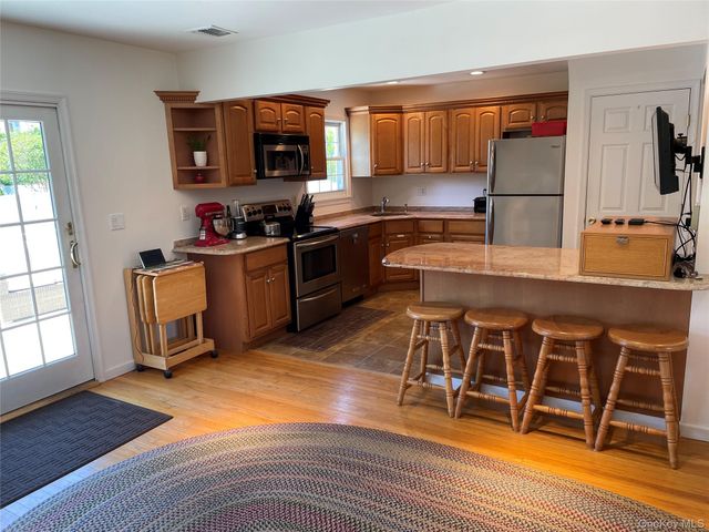 654 Alwick Avenue, West Islip, NY 11795