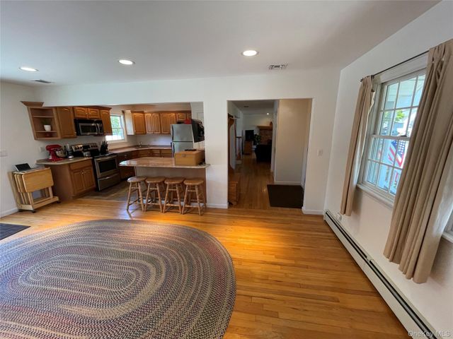 654 Alwick Avenue, West Islip, NY 11795