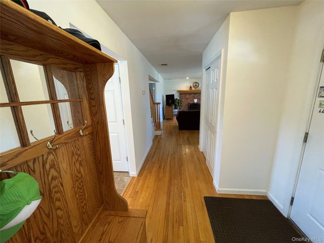 654 Alwick Avenue, West Islip, NY 11795