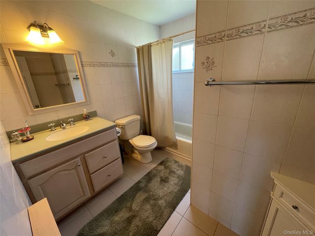 654 Alwick Avenue, West Islip, NY 11795