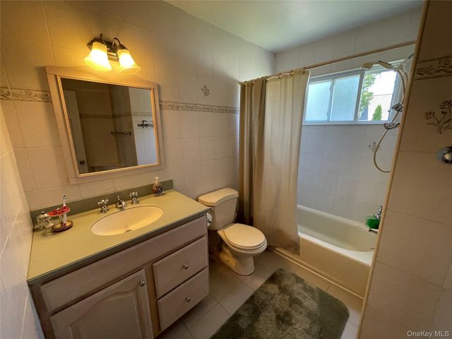 654 Alwick Avenue, West Islip, NY 11795