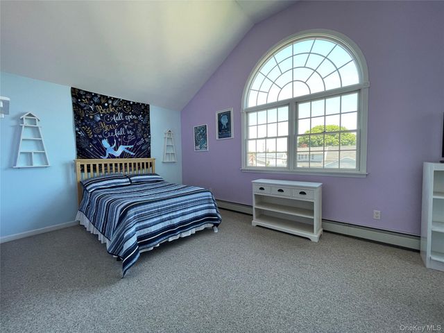 654 Alwick Avenue, West Islip, NY 11795
