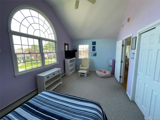 654 Alwick Avenue, West Islip, NY 11795