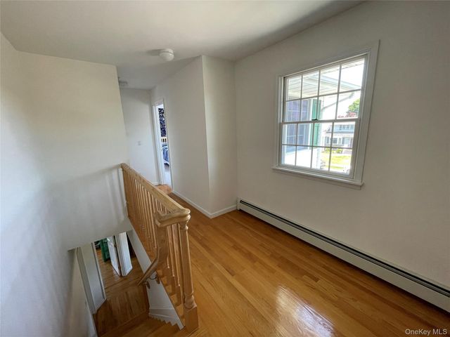 654 Alwick Avenue, West Islip, NY 11795