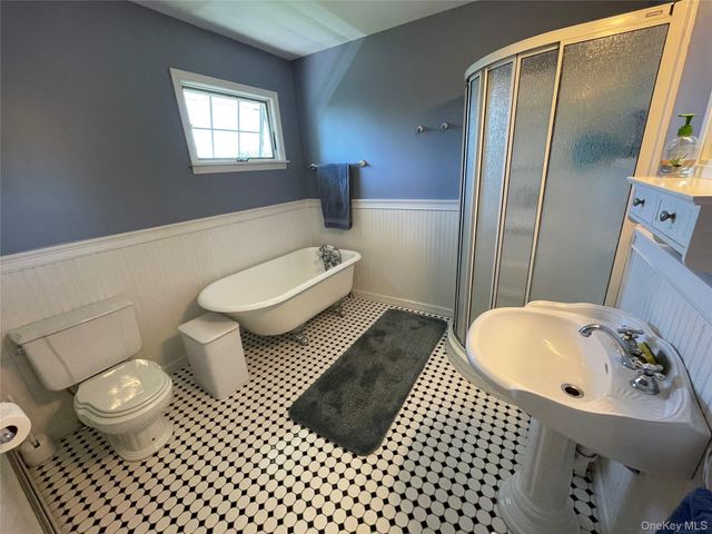654 Alwick Avenue, West Islip, NY 11795