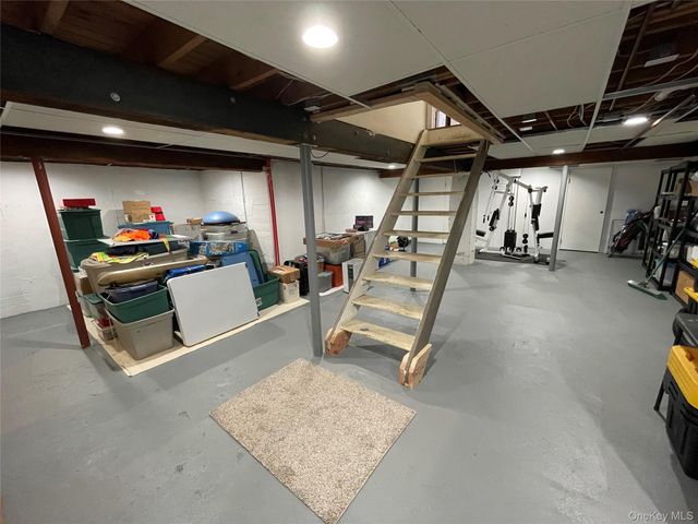 654 Alwick Avenue, West Islip, NY 11795