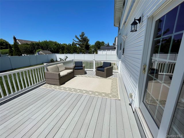 654 Alwick Avenue, West Islip, NY 11795