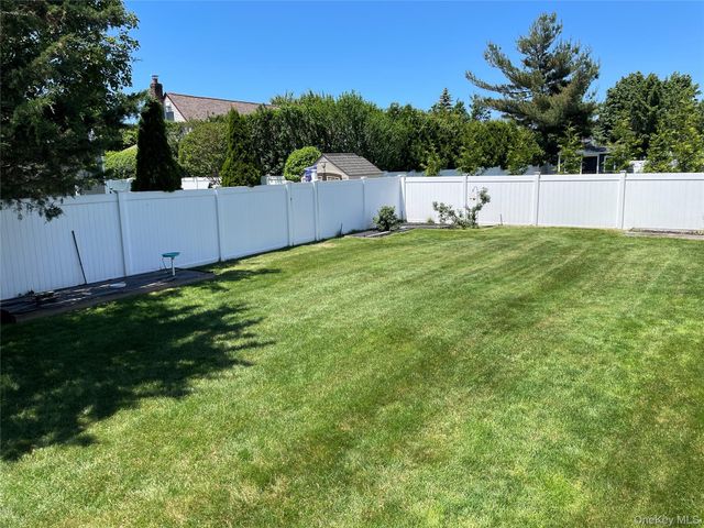 654 Alwick Avenue, West Islip, NY 11795