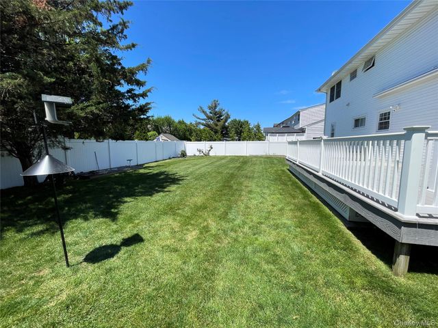 654 Alwick Avenue, West Islip, NY 11795