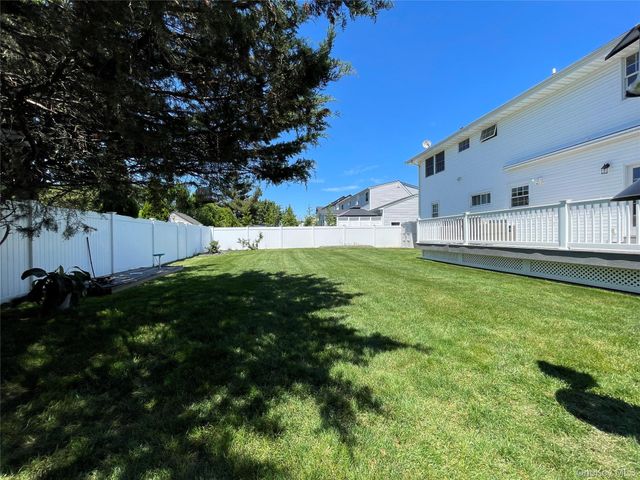 654 Alwick Avenue, West Islip, NY 11795