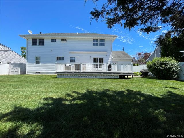 654 Alwick Avenue, West Islip, NY 11795