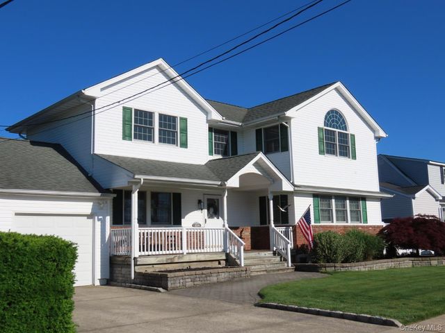 654 Alwick Avenue, West Islip, NY 11795