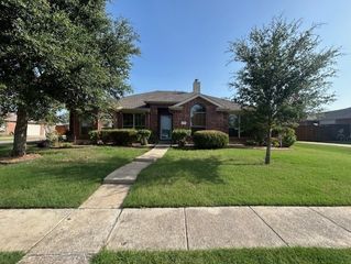 301 Roy Rogers Lane, Murphy, TX 75094