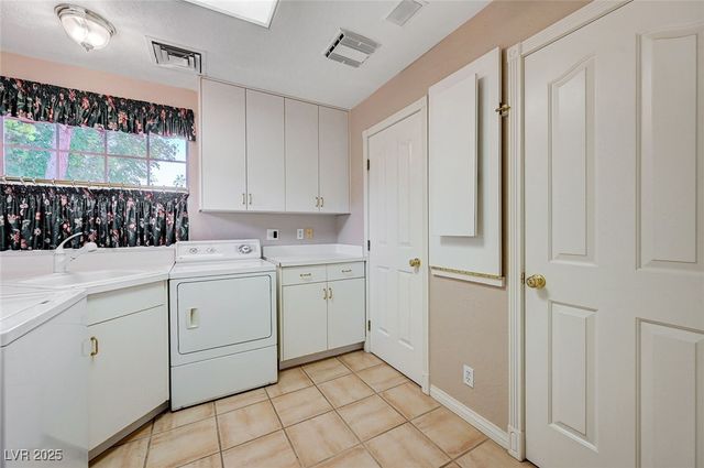 3753 Mountcrest Drive, Las Vegas, NV 89121