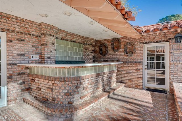 3753 Mountcrest Drive, Las Vegas, NV 89121