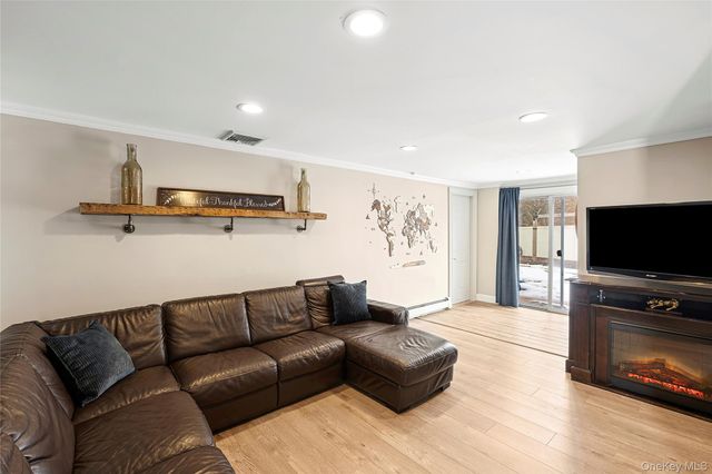 23 Cynthia Lane, East Islip, NY 11730