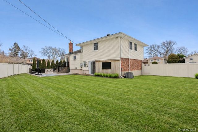 23 Cynthia Lane, East Islip, NY 11730