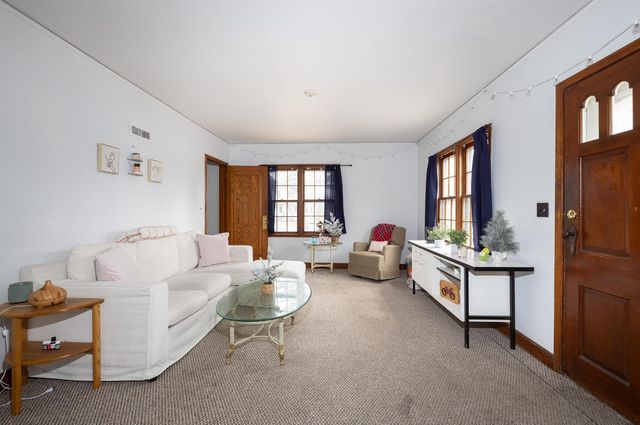 623 S 6th Street S, Moorhead, MN 56560