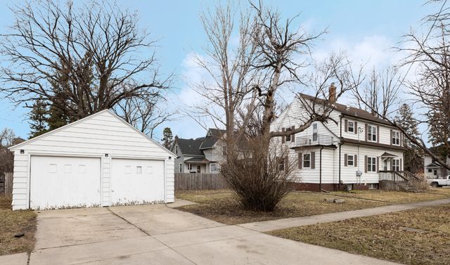 623 S 6th Street S, Moorhead, MN 56560