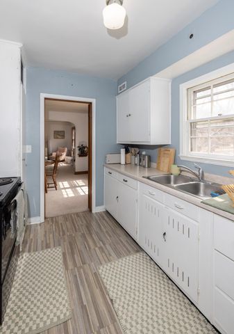 623 S 6th Street S, Moorhead, MN 56560
