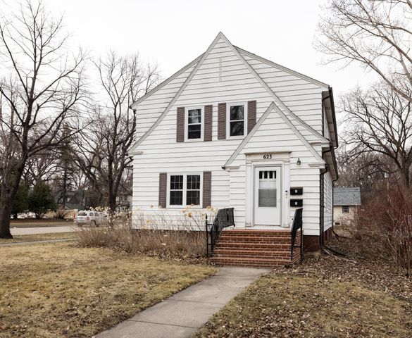 623 S 6th Street S, Moorhead, MN 56560