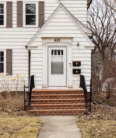 623 S 6th Street S, Moorhead, MN 56560