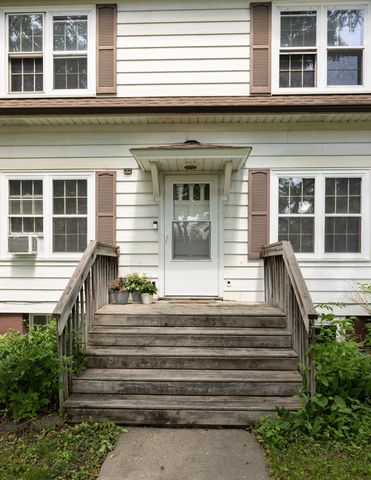 623 6th Street S, Moorhead, MN 56560