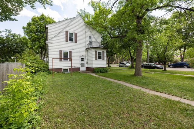 623 6th Street S, Moorhead, MN 56560