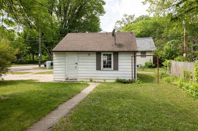 623 6th Street S, Moorhead, MN 56560