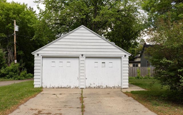 623 6th Street S, Moorhead, MN 56560