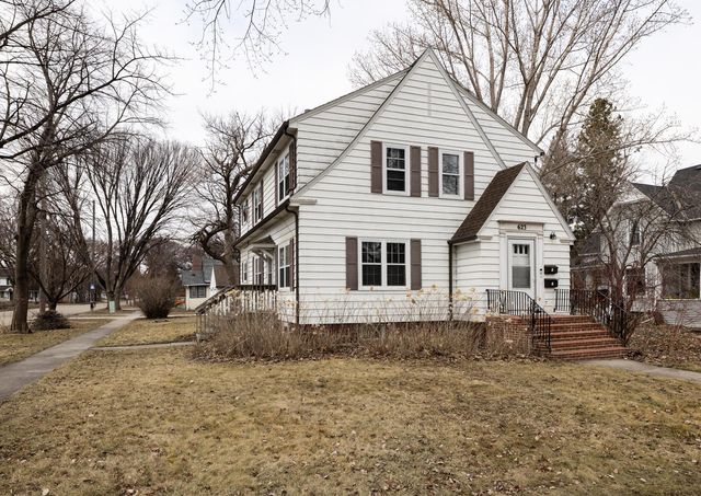 623 S 6th Street S, Moorhead, MN 56560