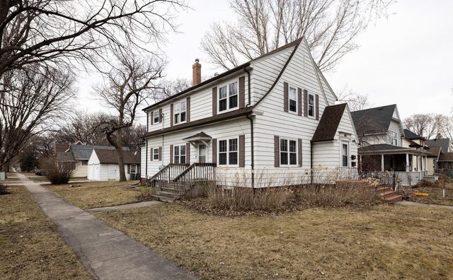 623 S 6th Street S, Moorhead, MN 56560