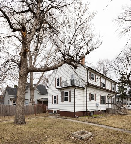 623 S 6th Street S, Moorhead, MN 56560