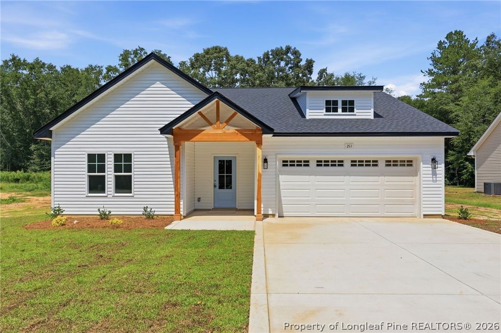 211 E 7th Avenue, Raeford, NC 28376 — exterior