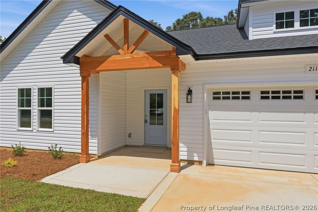 211 E 7th Avenue, Raeford, NC 28376 — photo 2