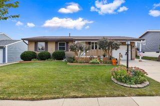 5817 Eastview Avenue SW, Cedar Rapids, IA 52403