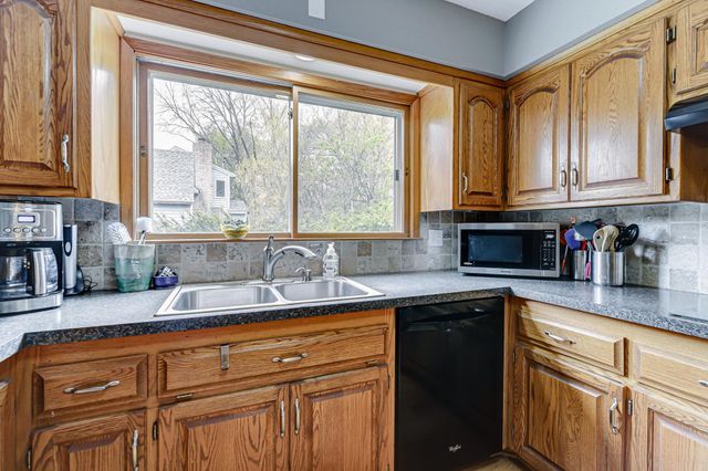 1525 Saint Croix Circle, Golden Valley, MN 55422