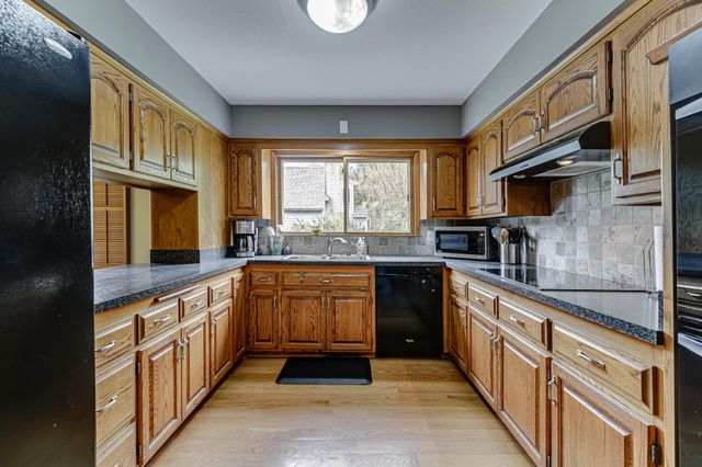 1525 Saint Croix Circle, Golden Valley, MN 55422