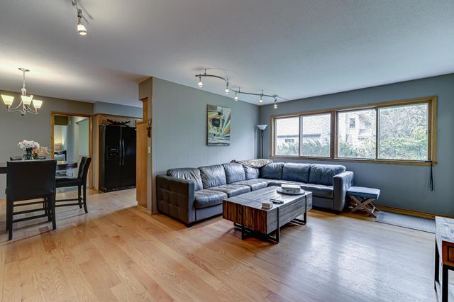 1525 Saint Croix Circle, Golden Valley, MN 55422
