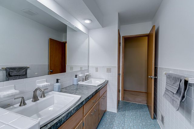 1525 Saint Croix Circle, Golden Valley, MN 55422