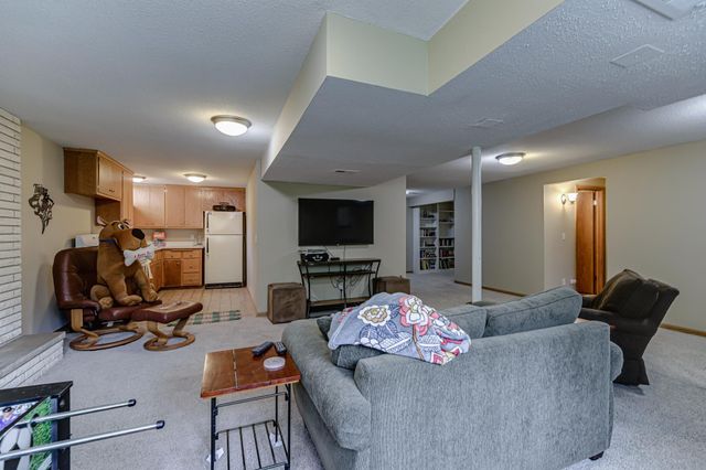 1525 Saint Croix Circle, Golden Valley, MN 55422
