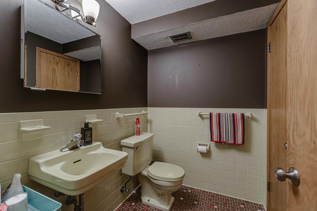 1525 Saint Croix Circle, Golden Valley, MN 55422