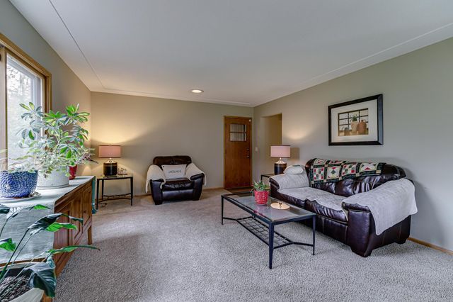 1525 Saint Croix Circle, Golden Valley, MN 55422