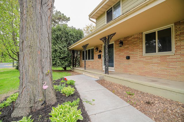1525 Saint Croix Circle, Golden Valley, MN 55422