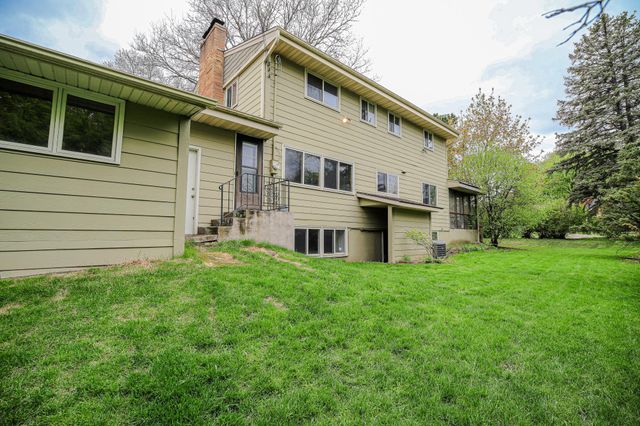 1525 Saint Croix Circle, Golden Valley, MN 55422