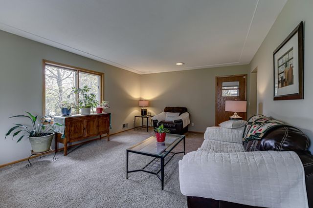 1525 Saint Croix Circle, Golden Valley, MN 55422